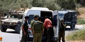 قوات الاحتلال تحتجز مواطنين ومركباتهم غرب جنين