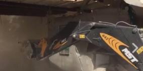 مقدسي يهدم منزليه بإجبار من الاحتلال