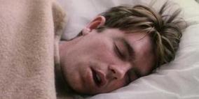 حكم النوم في نهار رمضان وضياع الفروض