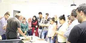 كلية دار الكلمة الجامعية تستضيف الفنان الهولندي يانفان ديركوي