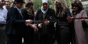 "هـويــة" عـريـن ريـنـــاوي.. يغلق ميدان ياسر عرفات وسط رام الله