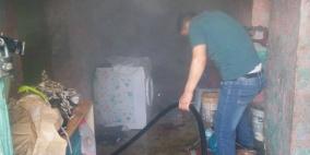 اشتعال النيران في منزل خلال المواجهات مع الاحتلال بالخليل