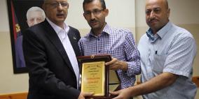 وفد من مؤسسات وفعاليات مخيم طولكرم يكرم المحافظ ابو بكر