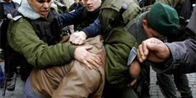 الاحتلال يعتقل مواطنا بعد الاعتداء عليه في الخليل