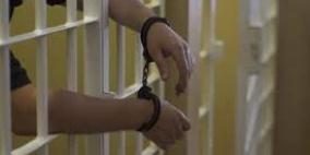 الاحتلال يحتجز أسير في ظروف قاسية في زنازين "المسكوبية" ويمنعه من لقاء محاميه