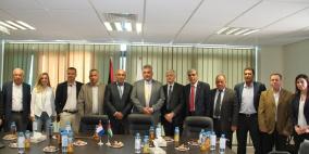 رئيس سلطة المياه يوقع اتفاقية مشروع مياه طوباس