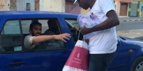 بنك فلسطين يطلق حملة  "اتفضلوا" لتوزيع التمر والمياه على المواطنين خلال فترة الإفطار في غزة