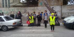 الشرطي الصغير ينظم حركة المرور ويحرر المخالفات حفاظا على حياة الآخرين