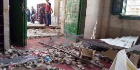 تخريب المحتلين في المسجد وغاز وقنابل صوتية وعصي وعساكر متوحشة واقصى صامد