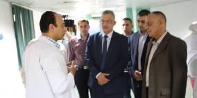 محافظ طولكرم عصام أبو بكر يتفقد جمعية أصدقاء المريض الخيرية