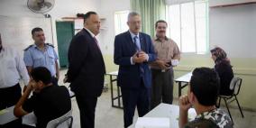 محافظ طولكرم عصام ابو بكر يتفقد قاعات التوجيهي بعتيل