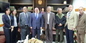 محافظ طولكرم يشيد بدور سلطة النقد ويؤكد على التعاون المشترك