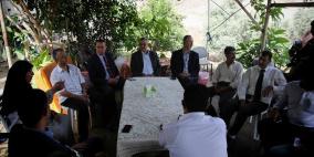 محافظ طولكرم يتفقد منزل شوقية حمايدة في خربة جباره