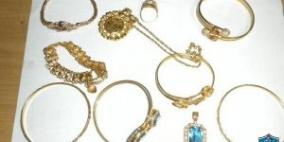 القبض على عاملة منزلية سرقت 200 غرام ذهب من منزل بالخليل