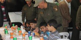 الأمن الوطني في قلقيلية يقدم وجبة غداء لجمعية دار الإيمان للأيتام