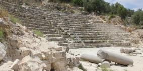 المدرج الروماني في سبسطية.. موقعٌ أثري يسعى الاحتلال لطمس حضارته