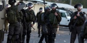 الاحتلال يعتقل مواطنين ويصيب شبان بالرصاص الحي في جنين