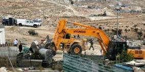 الاحتلال يهدم 8 منازل بينهم بركسان في بلدة سعير شمال الخليل