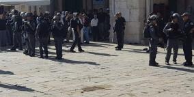 احتجاز شاب في الأقصى واقتحامات جديدة للمستوطنين