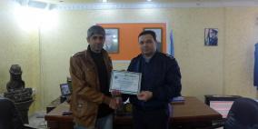 الشرطة تكرم مواطن على أمانته في جنين