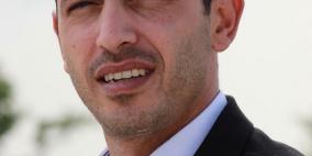 سروةٌ وصفصافة  بقلم : طارق عسراوي.