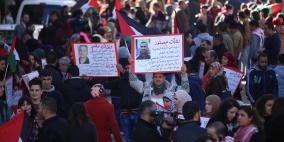 سلسلة بشرية في رام الله بعنوان لكل شهيد حياة