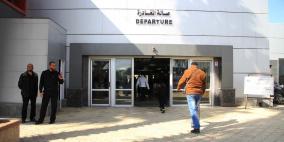 مغادرة 726 مسافرا عبر معبر رفح أمس والداخلية تطالب بتمديد فتحه