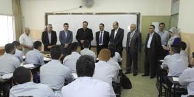 الوزير صيدم يزور مدارس مدينة نابلس