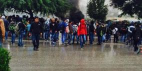 طلبة دورا ينظمون وقفات احتجاجية والاحتلال يطلق الغاز المسيل للدموع اتجاههم