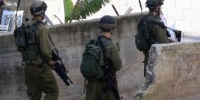 الاحتلال يقتحم منزل الأسير المريض صلاح الطيطي