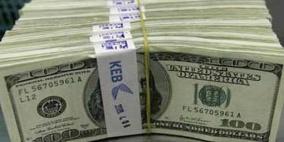 الشرطة تقبض على شخص حاول ايداع 10 الاف دولار مزيفة في البنك