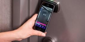 الهواتف والساعات مفاتيح أبواب غرف فندق جديد في دبي