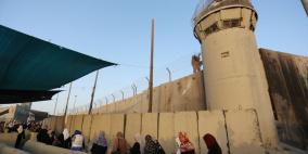 الآلاف يزحفون صوب القدس لأداء صلاة الجمعة الأولى من رمضان  عبر حاجز قلنديا