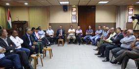 محافظ طولكرم عصام ابو بكر يترأس لقاءً لبحث اعتداءات المستوطنين