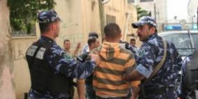 الشرطة تكشف ملابسات سرقة منزل وتقبض على الفاعل في الخليل