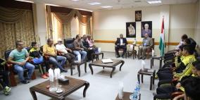 محافظ طولكرم يستقبل وفداً رياضياً من أكاديمية الجليل في مخيم البقعة بالأردن