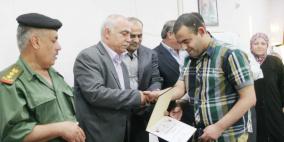 قلقيلية : خلال احتفال حاشد توزيع مكرمة الرئيس للطلبة المتفوقين في المحافظة .