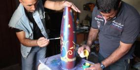 بالصور والفيديو ... قذائف الموت تتحول لتحف فنية في منازل الغزيين