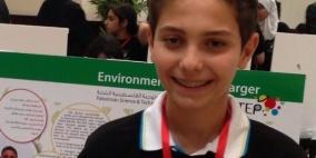 الطالب الفلسطيني بشار ابو عين يخترع شاحن بيئي متعدد الاستخدام