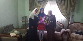 وفد من بلدية قلقيلية يهنئ الاسيرة المحررة كريمان سويدان