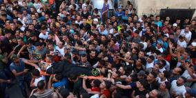 الآلاف يشيعون جثمان الشهيد الطوباسي في مخيم جنين