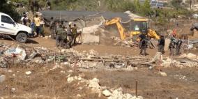 الاحتلال يخطر بهدم بئر في الكوم جنوب غرب الخليل