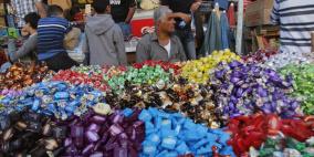 فرحة العيد بأجواء خاصة في المدن الفلسطينية وتذمر من استغلال التجار