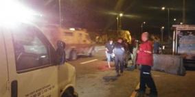 الاحتلال يعتقل شابين إحداهما جريح شرق رام الله