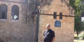 ديك يزيح صليب كنيسة بالداخل الفلسطيني "ويصيح" مواليا للمستوطنين