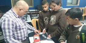 منتدى العلماء الصغار ينفذ مشروعا بتوفير حقائب الكترونية لمدرسة نور القدس