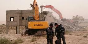 جرافات الإحتلال تهدم عدداً من البيوت بالنقب
