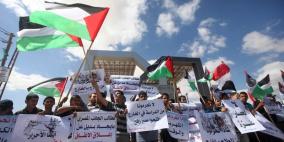 (صور) معبر رفح.. الطلبة يحتجون والرئيس يتدخل