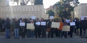 رام الله: إعتصام أمام مدرسة الفرندز احتجاجًا على سياسة الإدارة