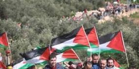 الاحتلال يقمع مسيرة بلعين ويعتقل فتى ومتضامنة